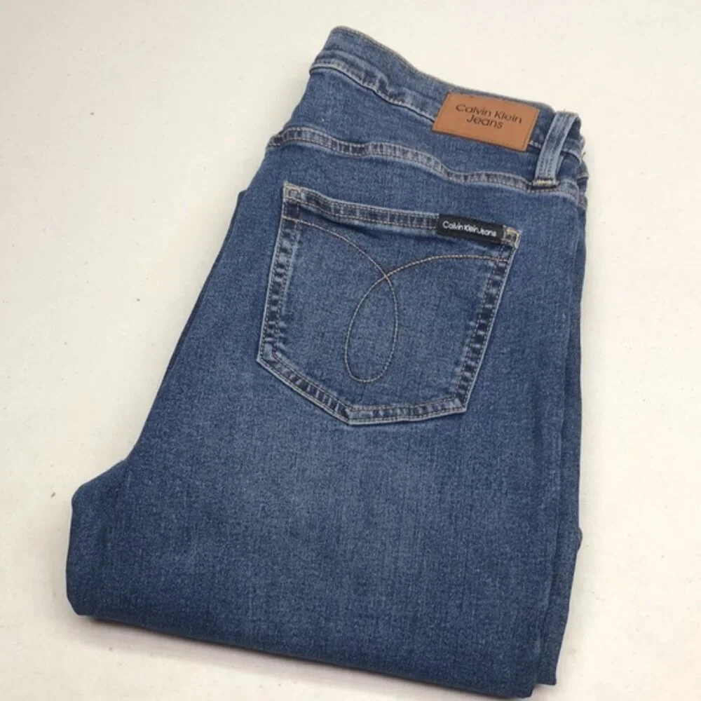 LIKE NEW CALVIN KLEIN VINTAGE HIGH-RISE FLARE JEANS 8/29x28 ⭐️
